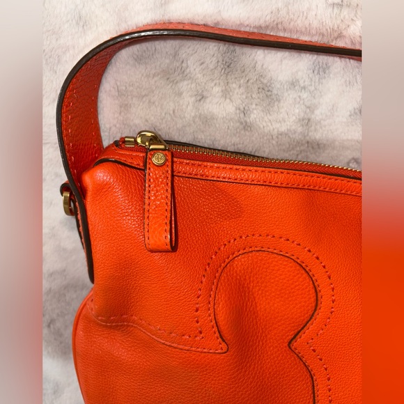 Tory Burch NWOT No callouts. Plastic on T. Fire Orange 🔥 Leather Crossbody Hobo - Picture 4 of 16